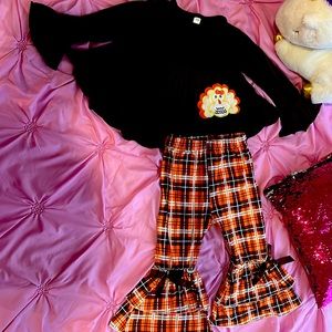 Matching bell bottom set 🥰